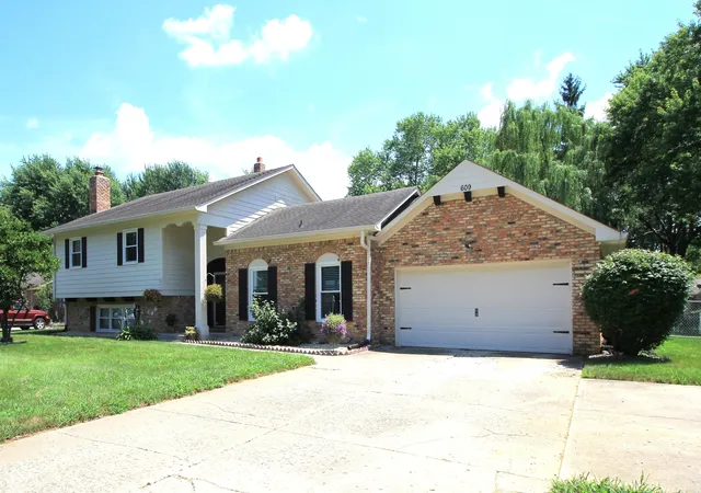 Photo 2 of Single family home for sale at 609 W Banta Rd, Indianapolis, IN 46217 | MLS# 22112855 | Listing updated on 2026-10-05