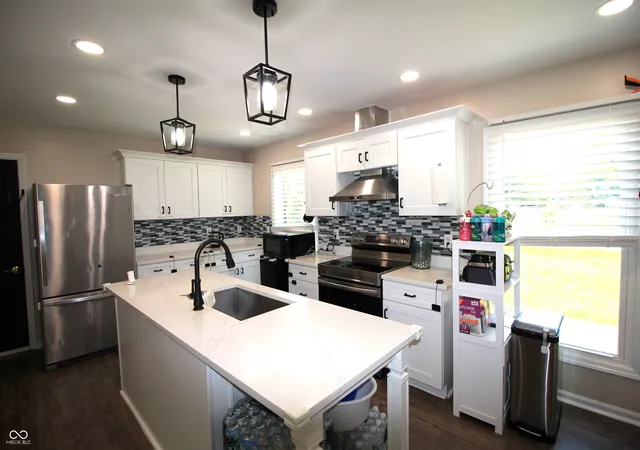 Photo 3 of Single family home for sale at 609 W Banta Rd, Indianapolis, IN 46217 | MLS# 22112855 | Listing updated on 2026-10-05