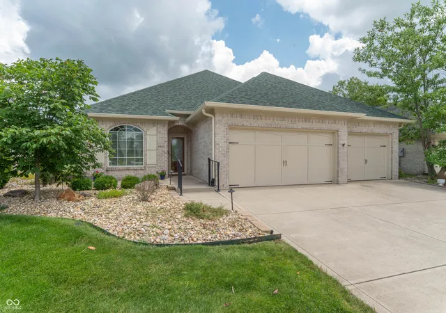 Photo 1 of Sale Pending at 3363 Nottinghill Dr W, Plainfield, IN 46168 | MLS# 22112935 | Listing updated on 2026-09-17
