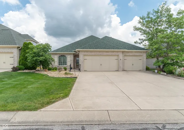 Photo 2 of Sale Pending at 3363 Nottinghill Dr W, Plainfield, IN 46168 | MLS# 22112935 | Listing updated on 2026-09-17