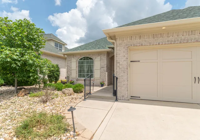 Photo 3 of Sale Pending at 3363 Nottinghill Dr W, Plainfield, IN 46168 | MLS# 22112935 | Listing updated on 2026-09-17