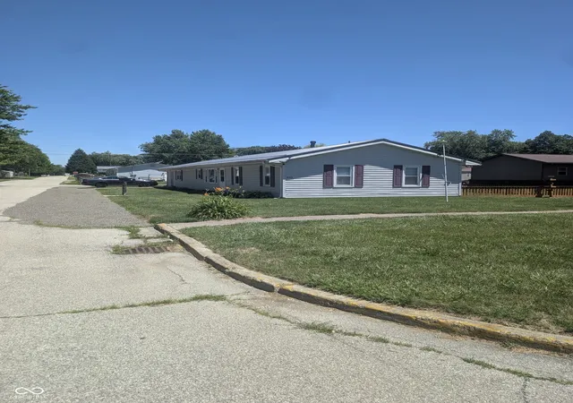 Photo 2 of Sale Pending at 2152 N Waugh St, Kokomo, IN 46901 | MLS# 22113813 | Listing updated on 2026-09-23