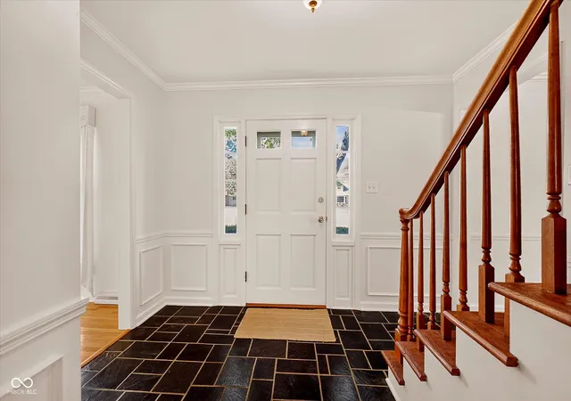 Photo 3 of Sale Pending at 6501 Welham Rd, Indianapolis, IN 46220 | MLS# 22113923 | Listing updated on 2026-09-16