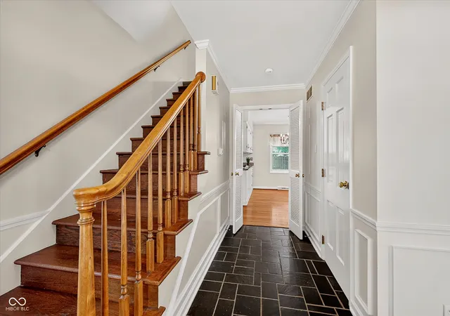 Photo 3 of Sale Pending at 6501 Welham Rd, Indianapolis, IN 46220 | MLS# 22113923 | Listing updated on 2026-09-16