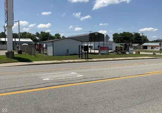 Photo 3 of Sale Pending at 470 W Morgan St, Spencer, IN 47460 | MLS# 22114288 | Listing updated on 2026-10-05