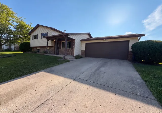 Photo 1 of Single family home for sale at 7533 Ardwell Dr, Indianapolis, IN 46237 | MLS# 22114605 | Listing updated on 2026-10-02