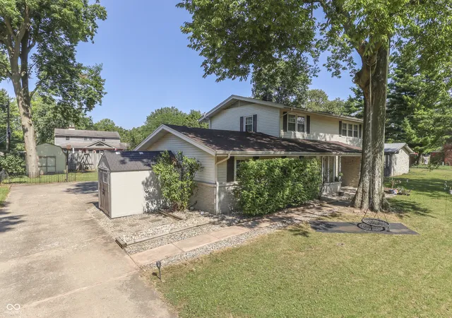 Photo 3 of Single family home for sale at 4206 Ridgeway Ave, Columbus, IN 47203 | MLS# 22114690 | Listing updated on 2026-09-18