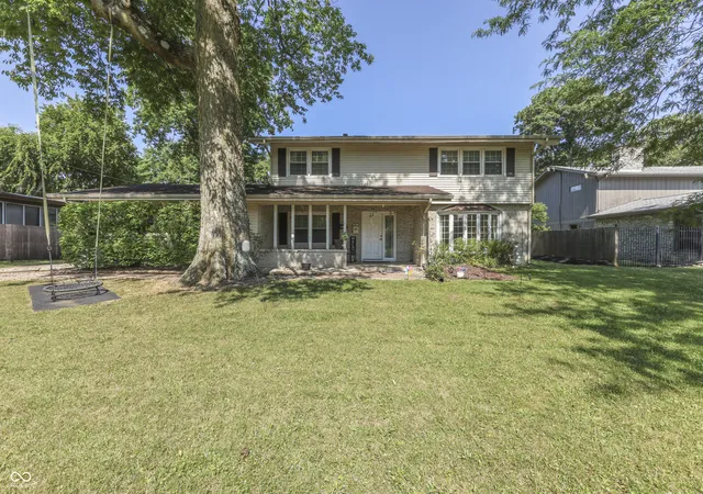 Photo 3 of Single family home for sale at 4206 Ridgeway Ave, Columbus, IN 47203 | MLS# 22114690 | Listing updated on 2026-09-18