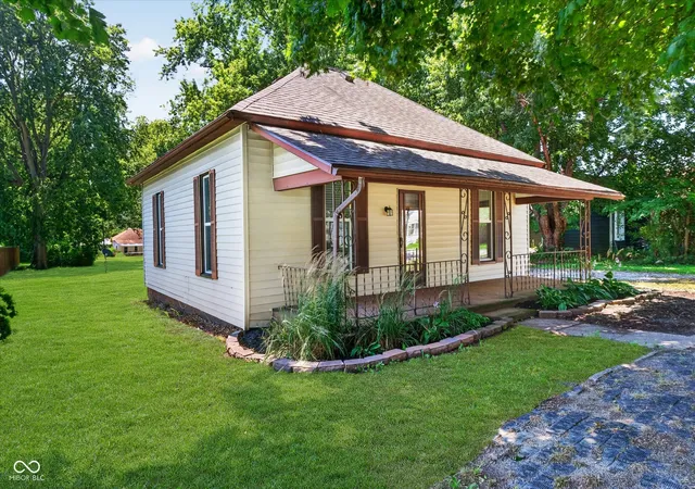 Photo 2 of Sale Pending at 203 W Union St, Waynetown, IN 47990 | MLS# 22115152 | Listing updated on 2026-09-08