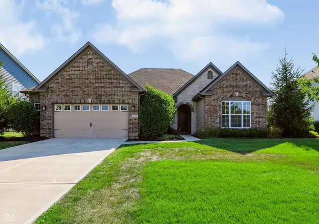 Photo 1 of Single family home for sale at 4177 Saddle Clb Pkwy, Bargersville, IN 46106 | MLS# 22115172 | Listing updated on 2026-09-28