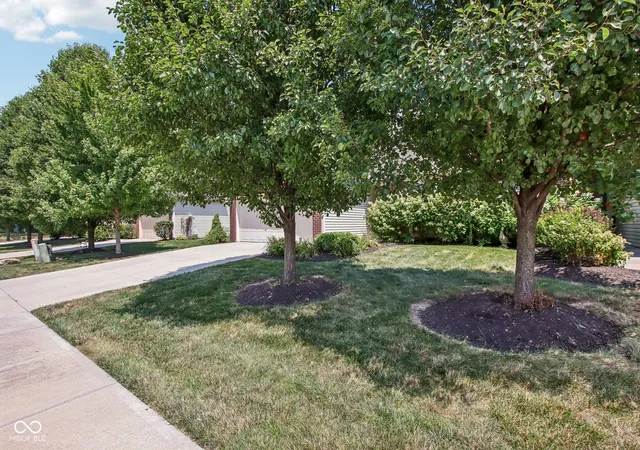 Photo 3 of Sale Pending at 425 Dylan Dr, Avon, IN 46123 | MLS# 22115256 | Listing updated on 2026-09-17