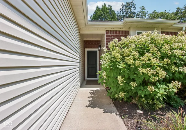 Photo 3 of Condo for sale at 425 Dylan Dr, Avon, IN 46123 | MLS# 22115256 | Listing updated on 2026-09-30