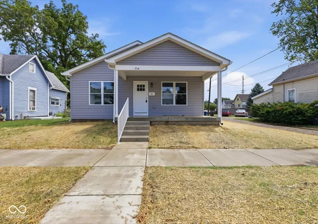 Photo 3 of Single family home for sale at 734 Center St, Shelbyville, IN 46176 | MLS# 22115539 | Listing updated on 2026-09-17