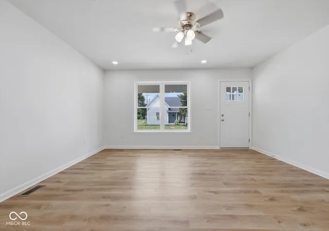 Photo 4 of Single family home for sale at 734 Center St, Shelbyville, IN 46176 | MLS# 22115539 | Listing updated on 2026-09-17