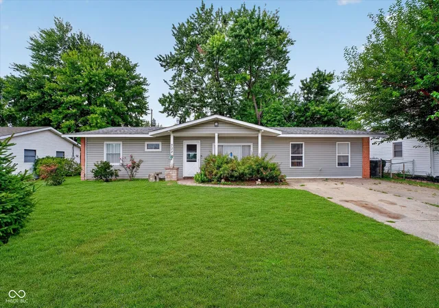 Single family home for sale at 702 Sweetbriar Ave, Whiteland, IN 46184 | MLS# 22116604