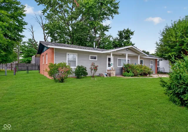 Photo 1 of Single family home for sale at 702 Sweetbriar Ave, Whiteland, IN 46184 | MLS# 22116604 | Listing updated on 2026-10-01
