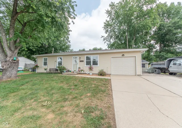 Photo 1 of Single family home for sale at 2520 Farmstead Dr, Columbus, IN 47201 | MLS# 22116685 | Listing updated on 2026-09-22