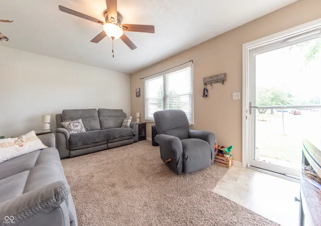 Photo 3 of Single family home for sale at 2520 Farmstead Dr, Columbus, IN 47201 | MLS# 22116685 | Listing updated on 2026-09-22