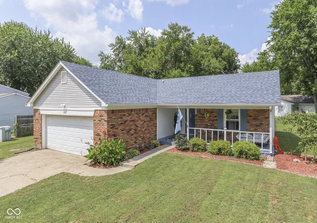 Photo 2 of Sale Pending at 960 W Stop 11 Rd, Indianapolis, IN 46217 | MLS# 22116866 | Listing updated on 2026-09-08
