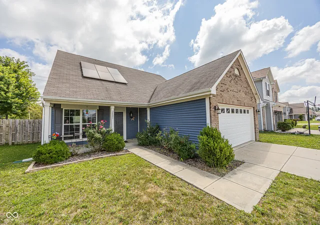 Photo 2 of Sale Pending at 2481 Shadowbrook Tr, Greenwood, IN 46143 | MLS# 22117295 | Listing updated on 2026-09-23