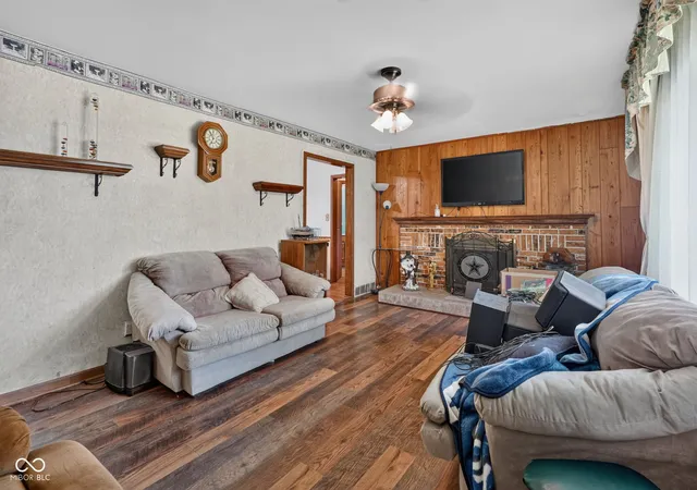 Photo 4 of Single family home for sale at 5192 Mount Pleasant N St, Greenwood, IN 46142 | MLS# 22117676 | Listing updated on 2026-09-16