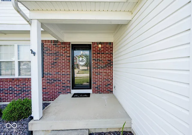 Photo 3 of Single family home for sale at 5067 Clay Crk Ln, Plainfield, IN 46168 | MLS# 22117679 | Listing updated on 2026-09-16