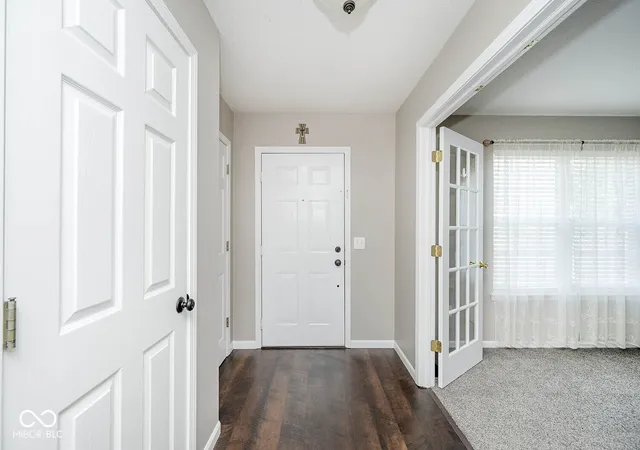 Photo 3 of Single family home for sale at 5067 Clay Crk Ln, Plainfield, IN 46168 | MLS# 22117679 | Listing updated on 2026-09-16