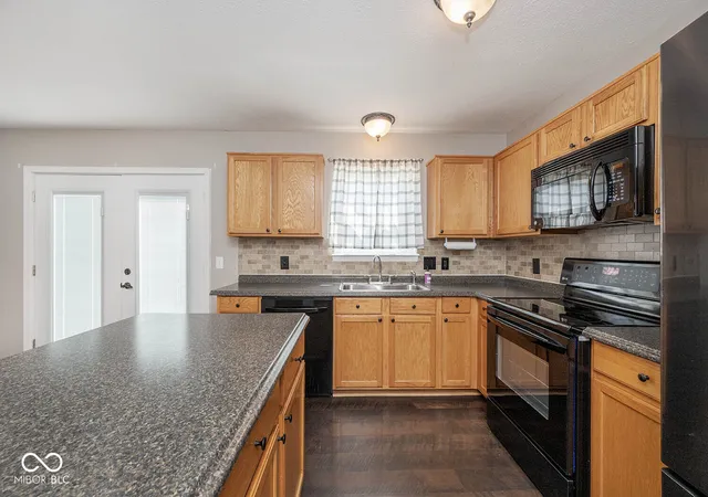 Photo 4 of Single family home for sale at 5067 Clay Crk Ln, Plainfield, IN 46168 | MLS# 22117679 | Listing updated on 2026-09-16