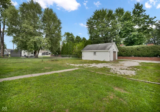 Photo 3 of Sale Pending at 117 W College St, North Vernon, IN 47265 | MLS# 22117724 | Listing updated on 2026-09-29
