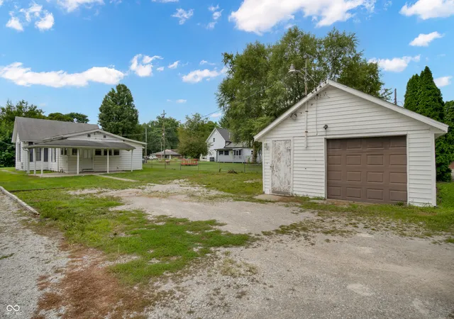 Photo 4 of Sale Pending at 117 W College St, North Vernon, IN 47265 | MLS# 22117724 | Listing updated on 2026-09-29