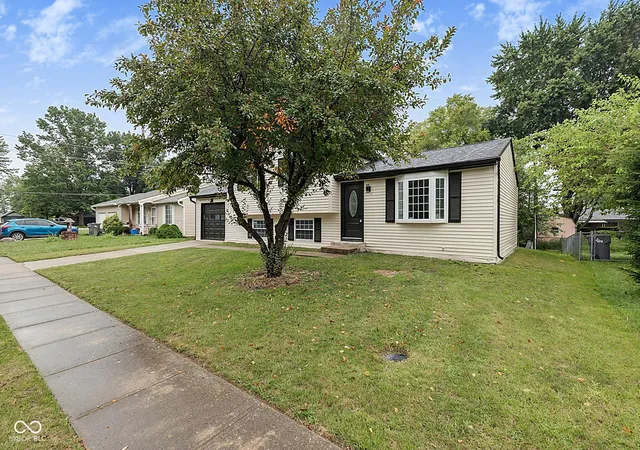 Photo 2 of Single family home for sale at 921 Waring Dr E, Indianapolis, IN 46229 | MLS# 22117882 | Listing updated on 2026-09-08