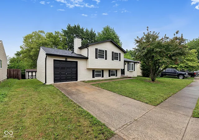 Photo 3 of Single family home for sale at 921 Waring Dr E, Indianapolis, IN 46229 | MLS# 22117882 | Listing updated on 2026-09-08