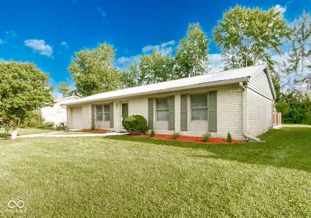 Photo 2 of Sale Pending at 406 Mouser St, Madison, IN 47250 | MLS# 22118256 | Listing updated on 2026-09-22