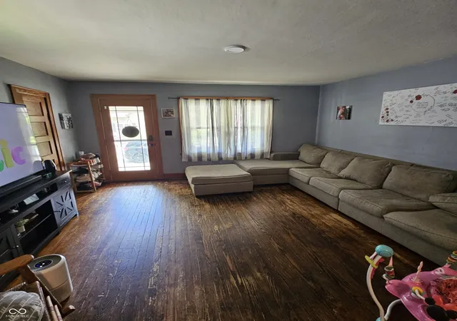 Photo 3 of Sale Pending at 154 N Elm St, Hagerstown, IN 47346 | MLS# 22118604 | Listing updated on 2026-10-05