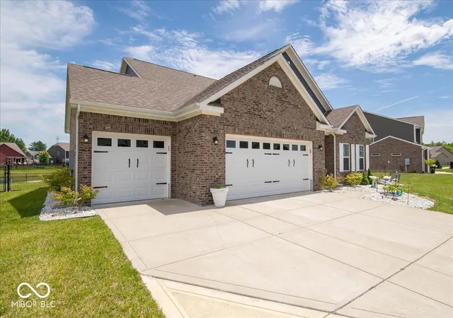 Photo 3 of Sale Pending at 129 Larimar Way, Whiteland, IN 46184 | MLS# 22118860 | Listing updated on 2026-09-17