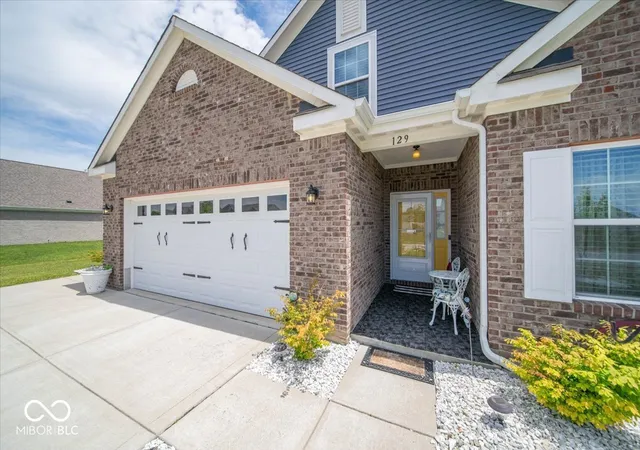 Photo 3 of Sale Pending at 129 Larimar Way, Whiteland, IN 46184 | MLS# 22118860 | Listing updated on 2026-09-17