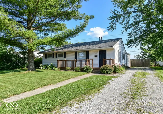 Photo 1 of Single family home for sale at 529 Maple Ln, Brownsburg, IN 46112 | MLS# 22118991 | Listing updated on 2026-09-10