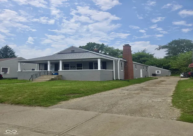 Photo 3 of Sale Pending at 2231 Lincoln St, Anderson, IN 46016 | MLS# 22118992 | Listing updated on 2026-09-18