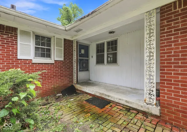 Photo 3 of Sale Pending at 5625 Kilmer Ln, Indianapolis, IN 46250 | MLS# 22119429 | Listing updated on 2026-09-08
