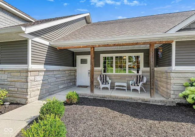 Photo 4 of Sale Pending at 5895 E County Rd 500 N, Brownsburg, IN 46112 | MLS# 22119450 | Listing updated on 2026-09-18