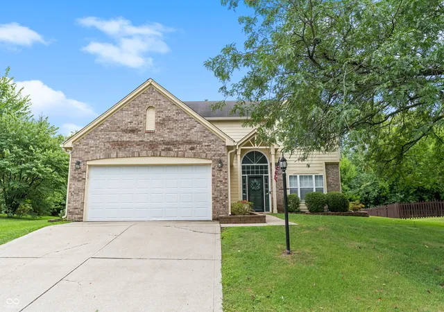 Photo 3 of Sale Pending at 6307 Yearling Run, Indianapolis, IN 46278 | MLS# 22119513 | Listing updated on 2026-09-22