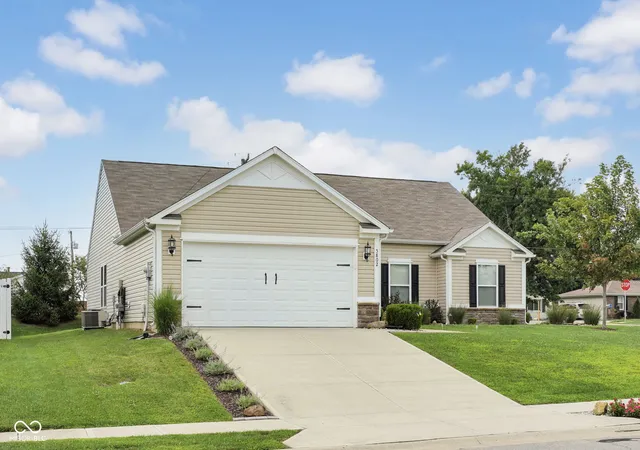 Photo 2 of Single family home for sale at 5802 Deer Valley Ct, Columbus, IN 47201 | MLS# 22119704 | Listing updated on 2026-09-16