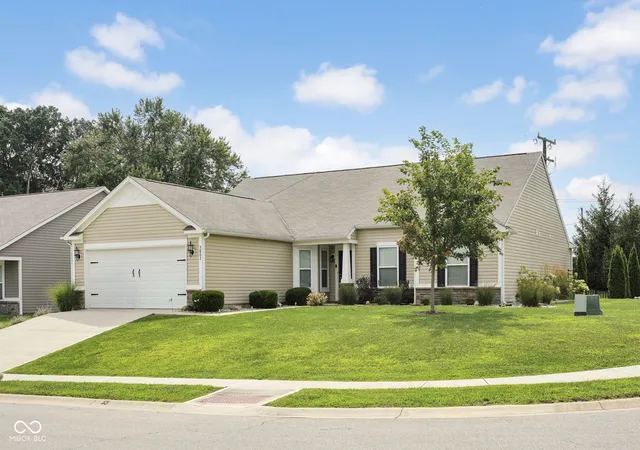 Photo 3 of Single family home for sale at 5802 Deer Valley Ct, Columbus, IN 47201 | MLS# 22119704 | Listing updated on 2026-09-16