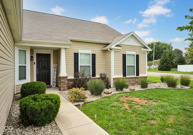 Photo 4 of Single family home for sale at 5802 Deer Valley Ct, Columbus, IN 47201 | MLS# 22119704 | Listing updated on 2026-09-16
