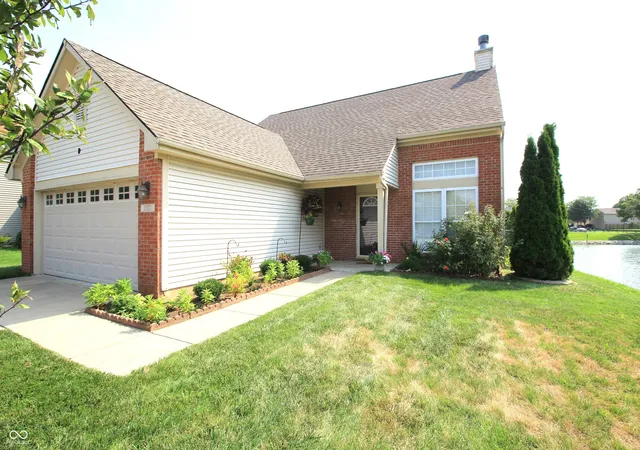 Photo 3 of Single family home for sale at 2399 Longleaf Dr, Greenwood, IN 46143 | MLS# 22119950 | Listing updated on 2026-09-16