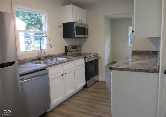 Photo 3 of Sale Pending at 1802 Eastwood Dr, Crawfordsville, IN 47933 | MLS# 22120284 | Listing updated on 2026-09-08