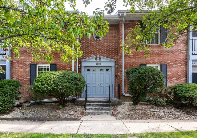 Photo 3 of Sale Pending at 1602 Queensbridge Sq #1, Indianapolis, IN 46219 | MLS# 22120330 | Listing updated on 2026-09-30