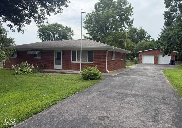 Photo 1 of Single family home for sale at 3921 S Olney St, Indianapolis, IN 46237 | MLS# 22120788 | Listing updated on 2026-09-30