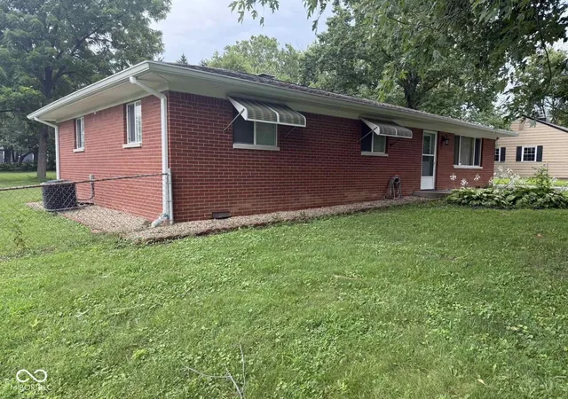Photo 2 of Single family home for sale at 3921 S Olney St, Indianapolis, IN 46237 | MLS# 22120788 | Listing updated on 2026-09-30
