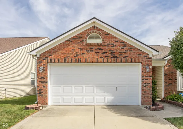 Photo 3 of Single family home for sale at 12476 Deerview Dr, Noblesville, IN 46060 | MLS# 22120992 | Listing updated on 2026-09-24
